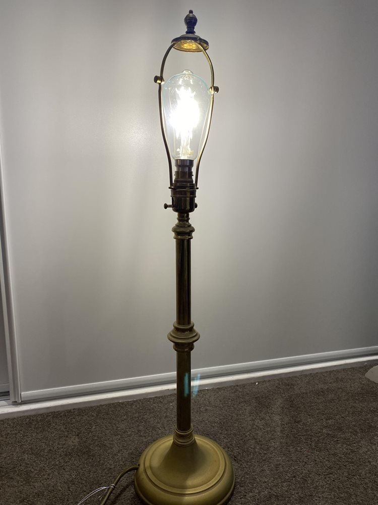 Brass table lamp with harp