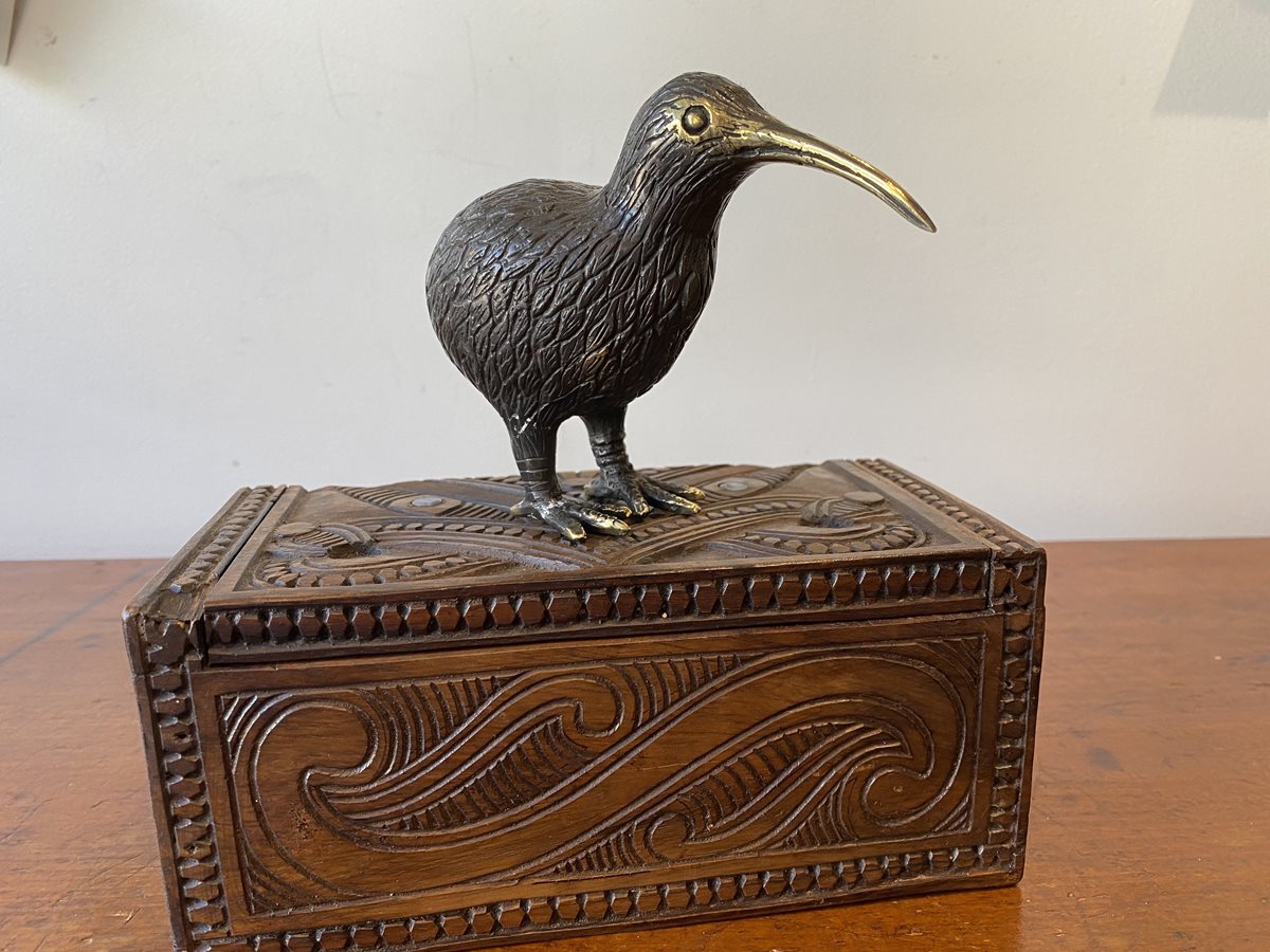Vintage Bronze Kiwi