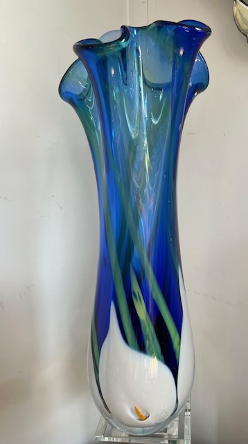 Lily Vase by Peter Viesnik Art Glass