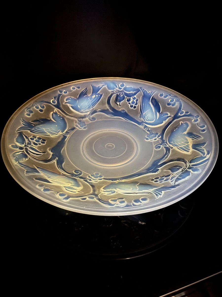 Cristallerie d'Ezanville opalescent glass bowl
